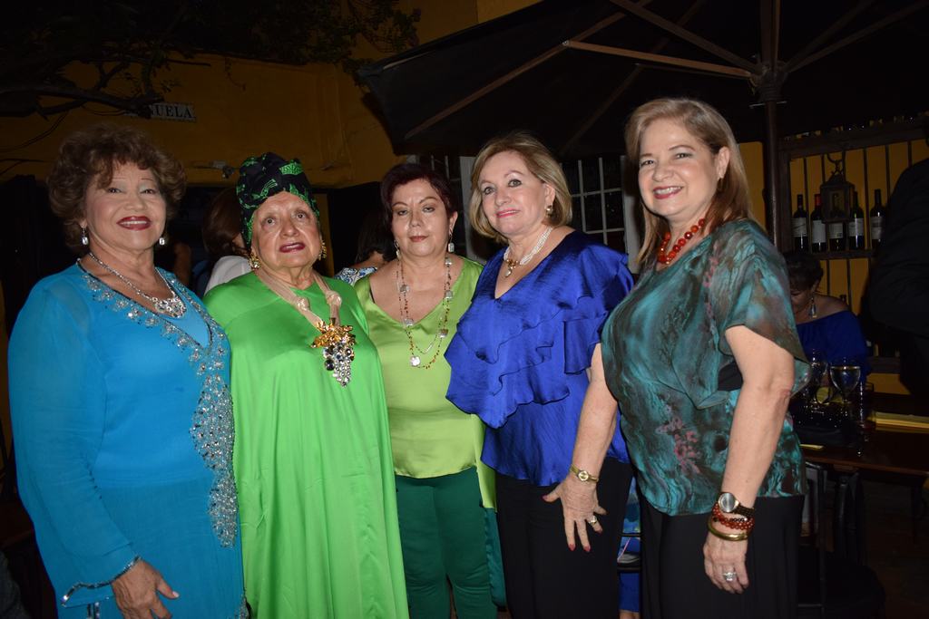 Sandra Edilia Tovar, Lucila de Tapicha, Leonora Oliveros de Burbano, Estella Ramos de Gutiérrez y Golena Moncaleano de Fernández.